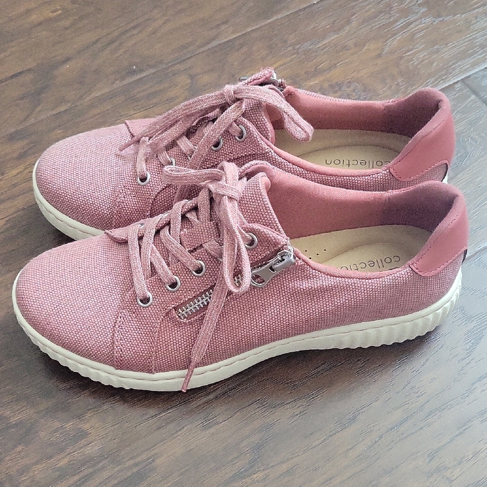 Clark's Pink Sneakers with Minimalist Design and Comfort